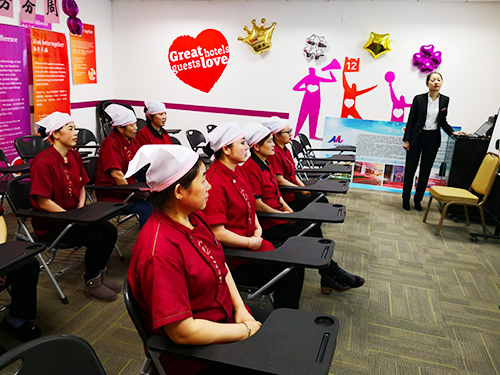 加強餐飲員工培訓(xùn) 提升餐飲服務(wù)質(zhì)量